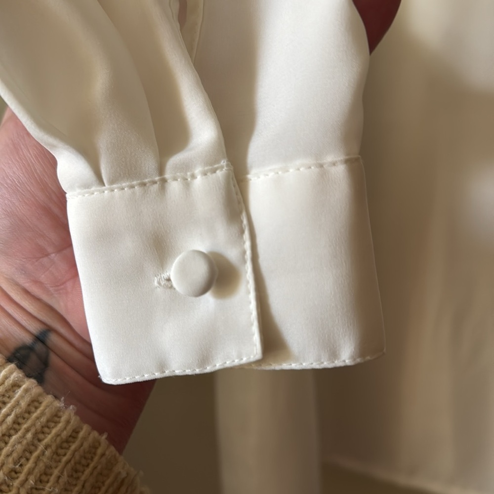 🍦🍨🍦🍨Ivory blouse - Picture 3 of 8